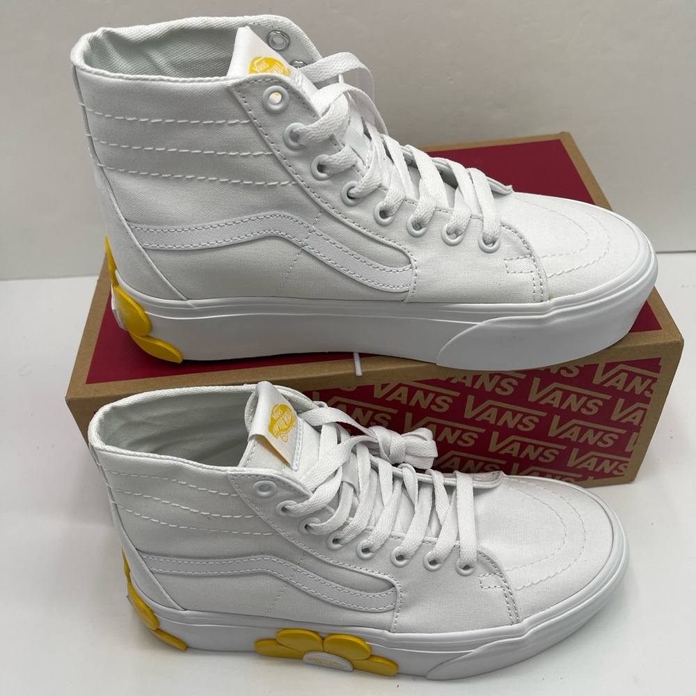 Vans Women's Sk8-Hi Tapered Stackform
True White
VN0A5JM1W00 Platform Sneakers - Picture 3 of 16